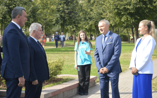 В Минске появилась концептуальная скамейка beCloud