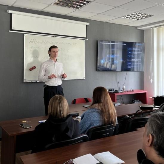 Виртуализация облаков и кибербезопасность: слушатели курсов Белорусской государственной академии связи побывали в дата-центре beCloud