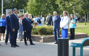 В Минске появилась концептуальная скамейка beCloud