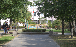 В Минске появилась концептуальная скамейка beCloud