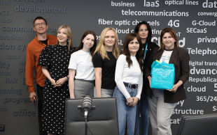 В День работников радио, телевидения и связи в офисе beCloud работало облачное радио
